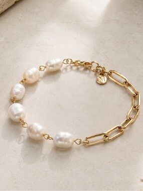 New Medina fine pearls Gold plated and White Pearl Chain Bracelet